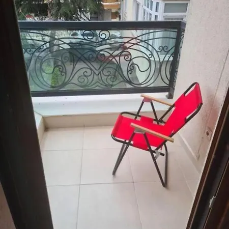 شقة A Cozy Flat Near It All! *